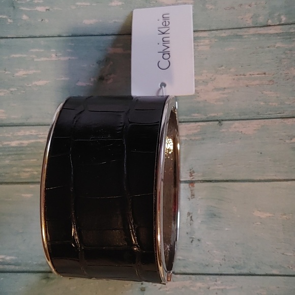 Calvin Klein Jewelry - 🌻NEW CALVIN KLEIN Faux Leather Cuff Bracelet